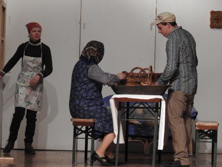 Dramska sekcija KD Cven, organizirala Veseli večer tudi v Domu kulture Razkrižje 15